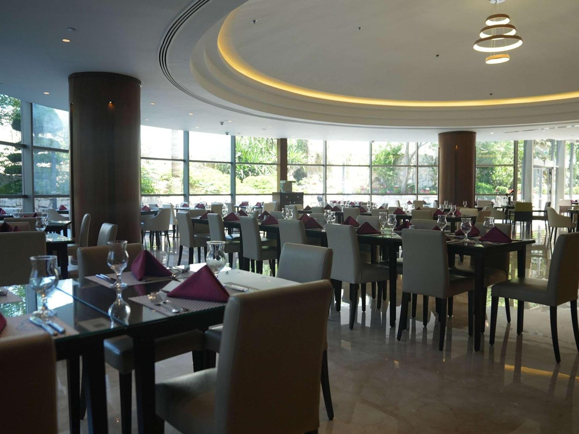 فندق موفنبيك 5*