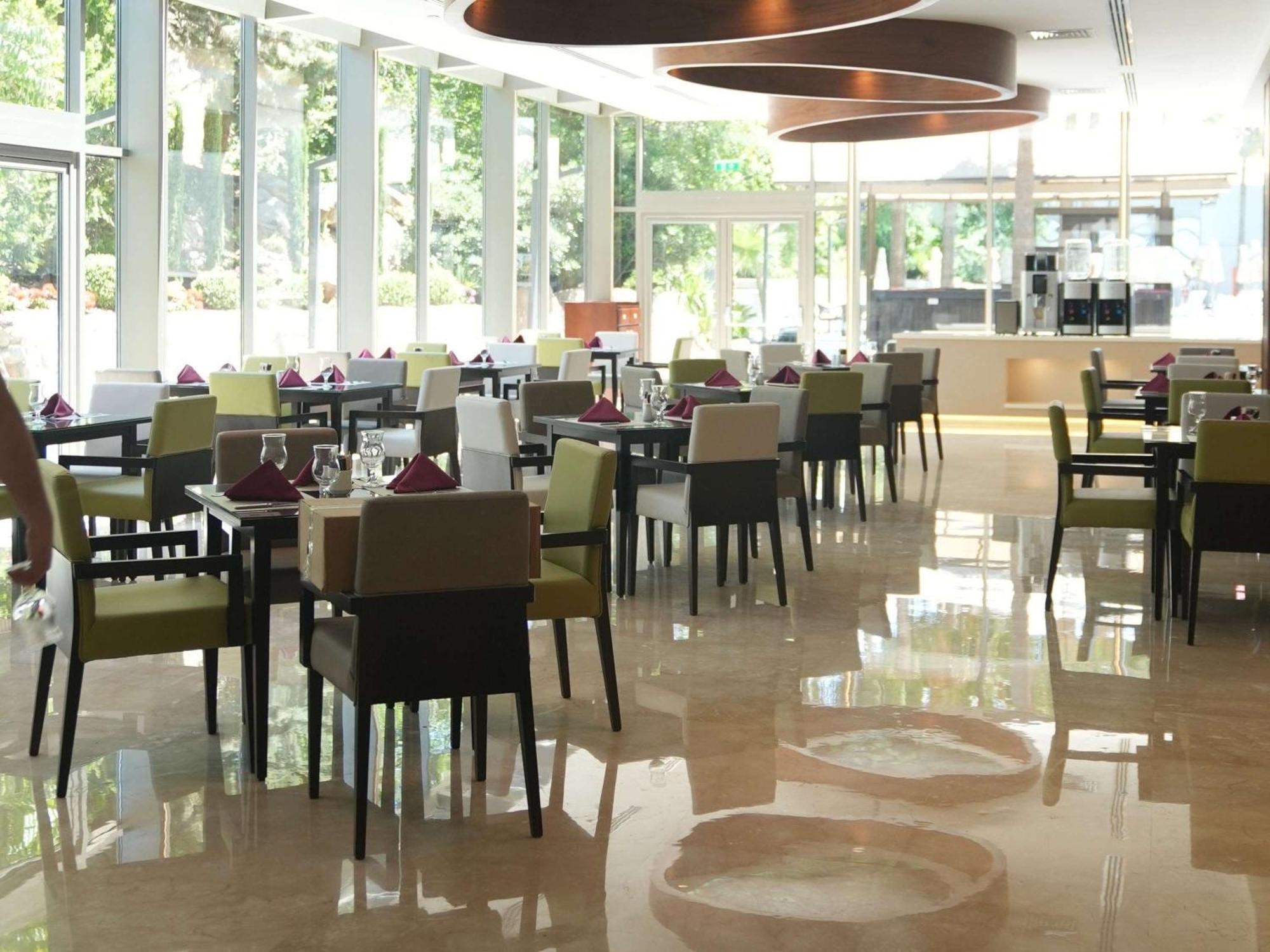 موفنبيك 5*
